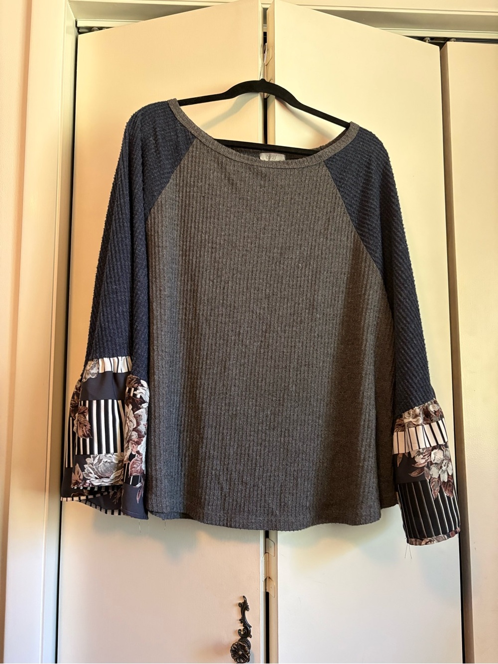 ODDY Gray Waffle Knit Raglan Top with Navy Sleeves & Floral Stripe Cuffs